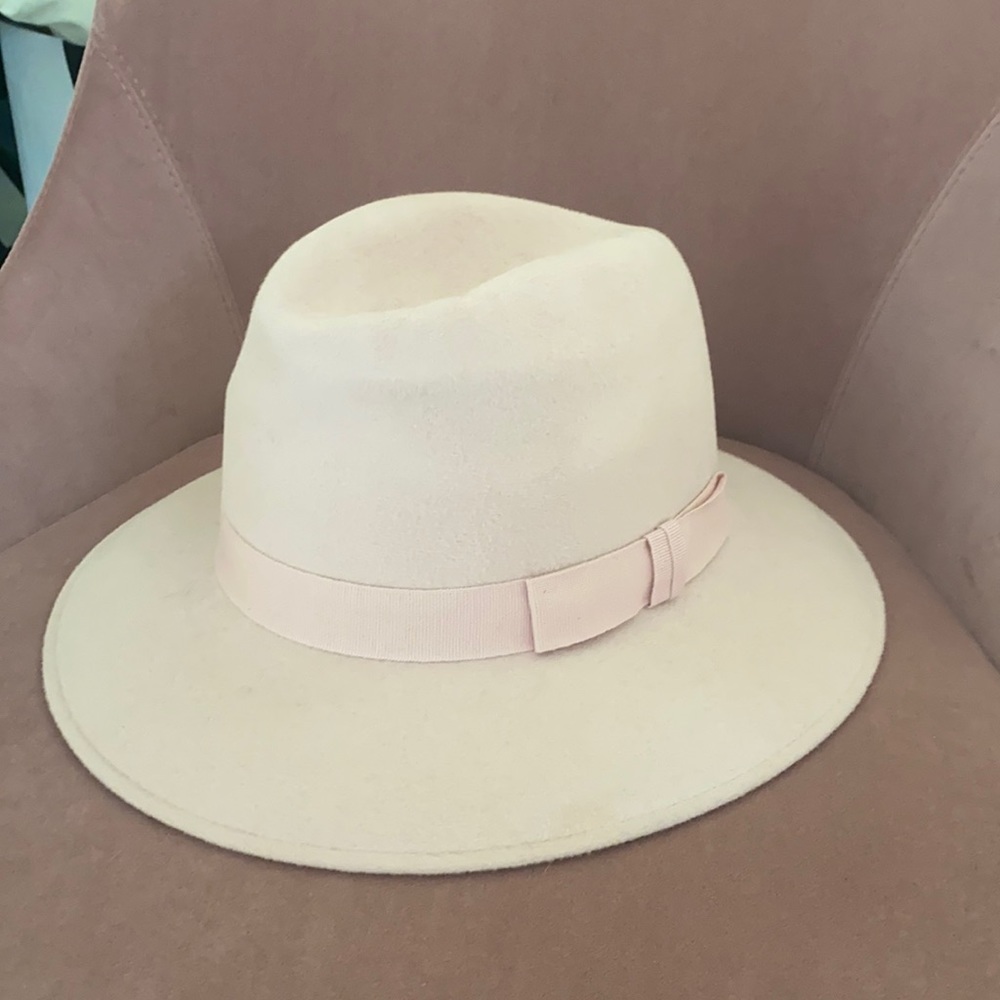 Holt Renfrew hat